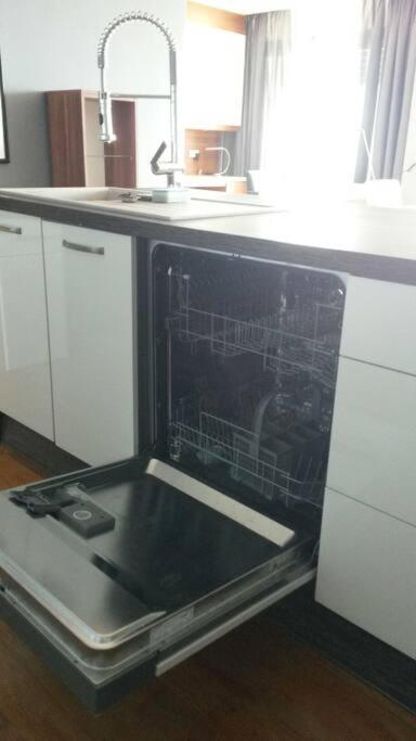 Lavish Retreat: Stylish & Scenic Penthouse Pangsapuri Johor Bahru