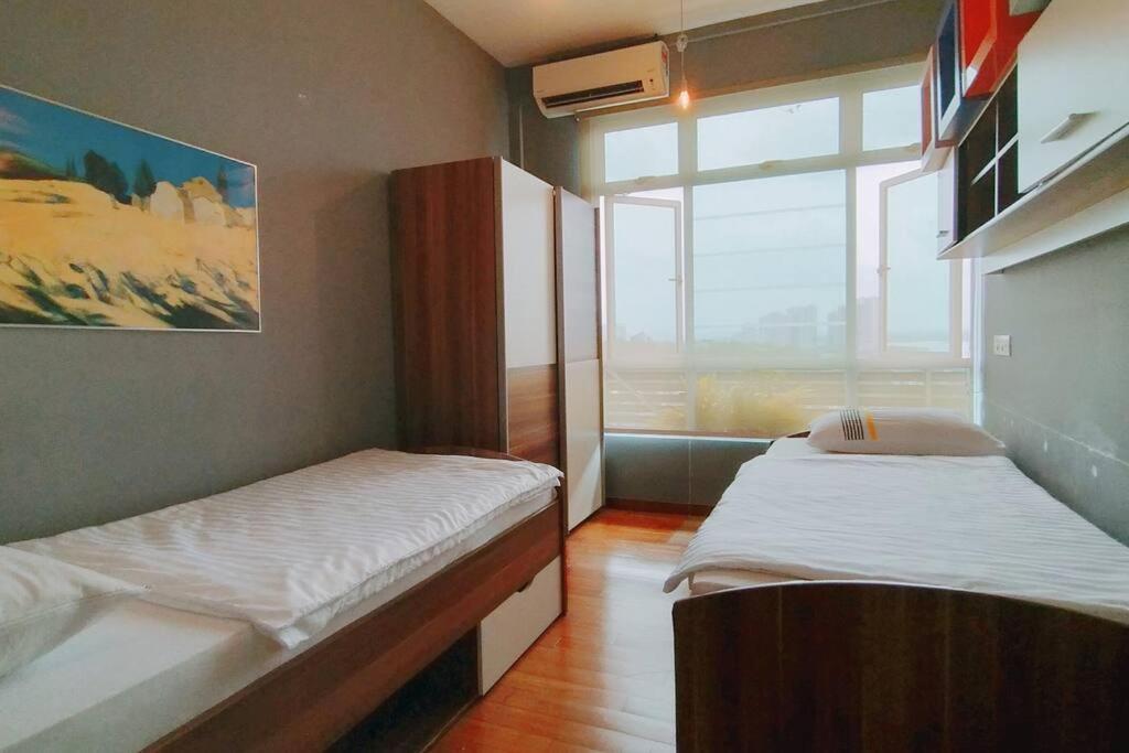 Lavish Retreat: Stylish & Scenic Penthouse Pangsapuri Johor Bahru