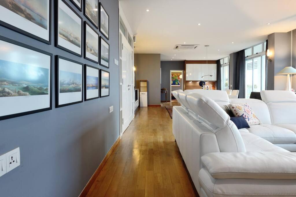 Lavish Retreat: Stylish & Scenic Penthouse Pangsapuri *